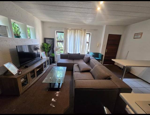 1 BEDROOM PROPERTY TO RENT IN PARKTOWN NORTH